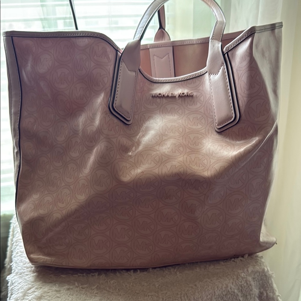 Michael Kors Pink Tote Bag Elegant Design